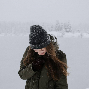 Врач привела веский аргумент в пользу ношения перчаток зимой