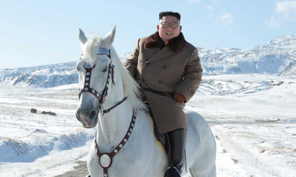 Ким Чен Ын жив, но не может стоять и ходить