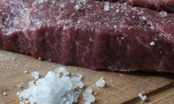 Любителей соленой еды предупредили о неожиданной опасности